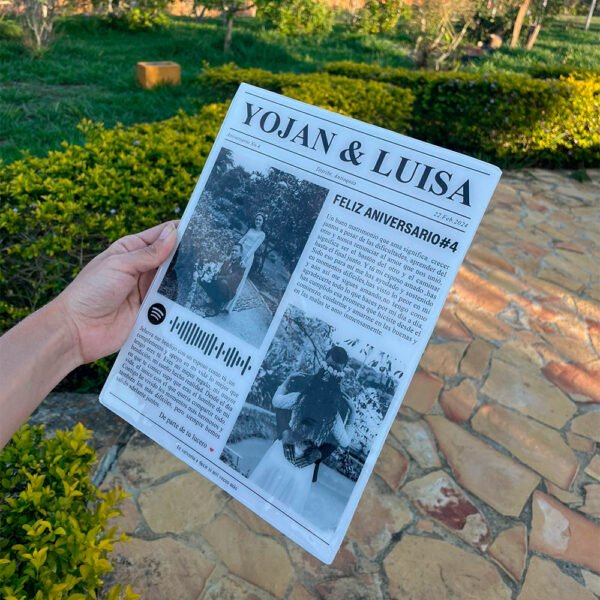 Crónica de Momentos Especiales - Cuadro Tipo Periódico Personalizado